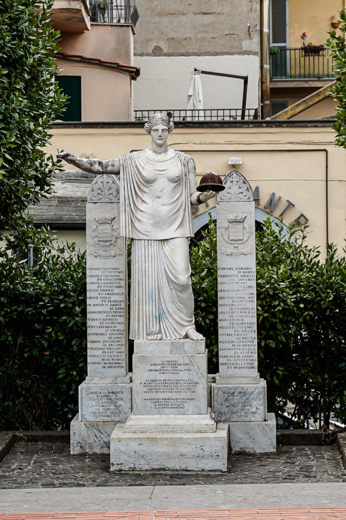 Grottaferrata, Piazza Cavour