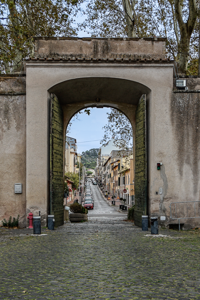 Grottaferrata, l'entrata dell'abbazia di San Nilo