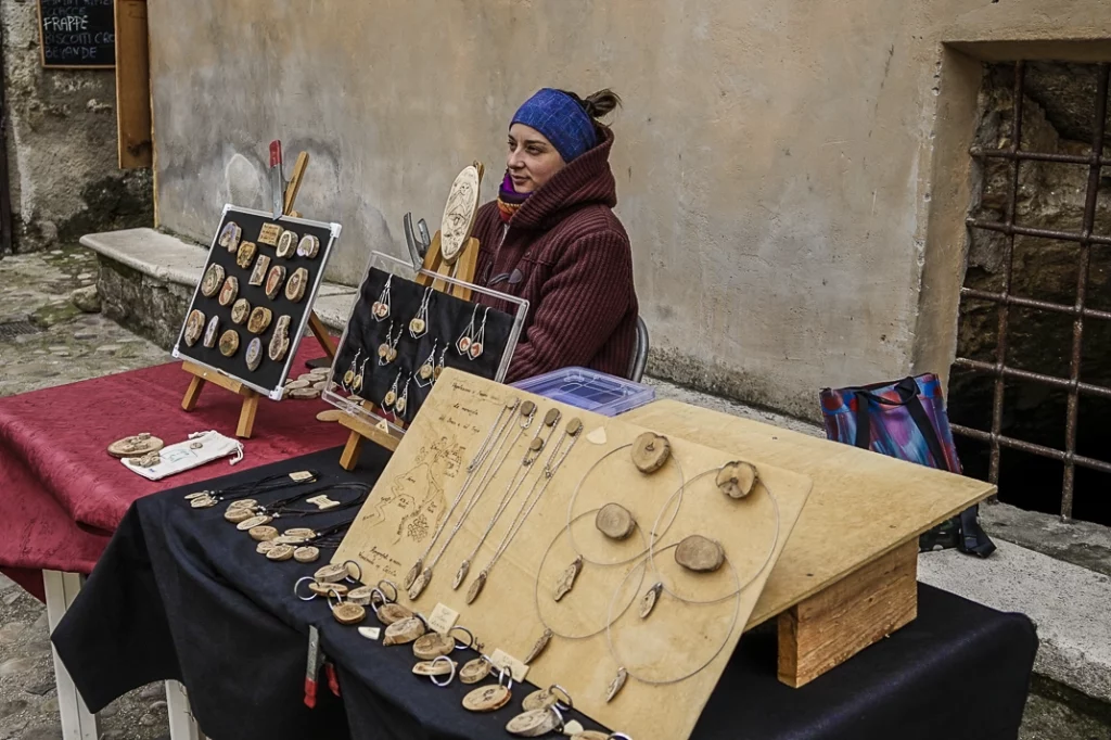 Vendita oggetti a Calcata