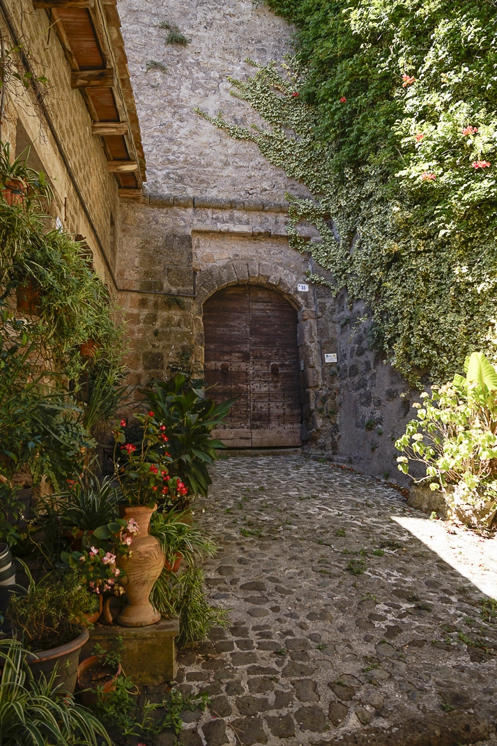 Entrata di un castello di un borgo italiano.