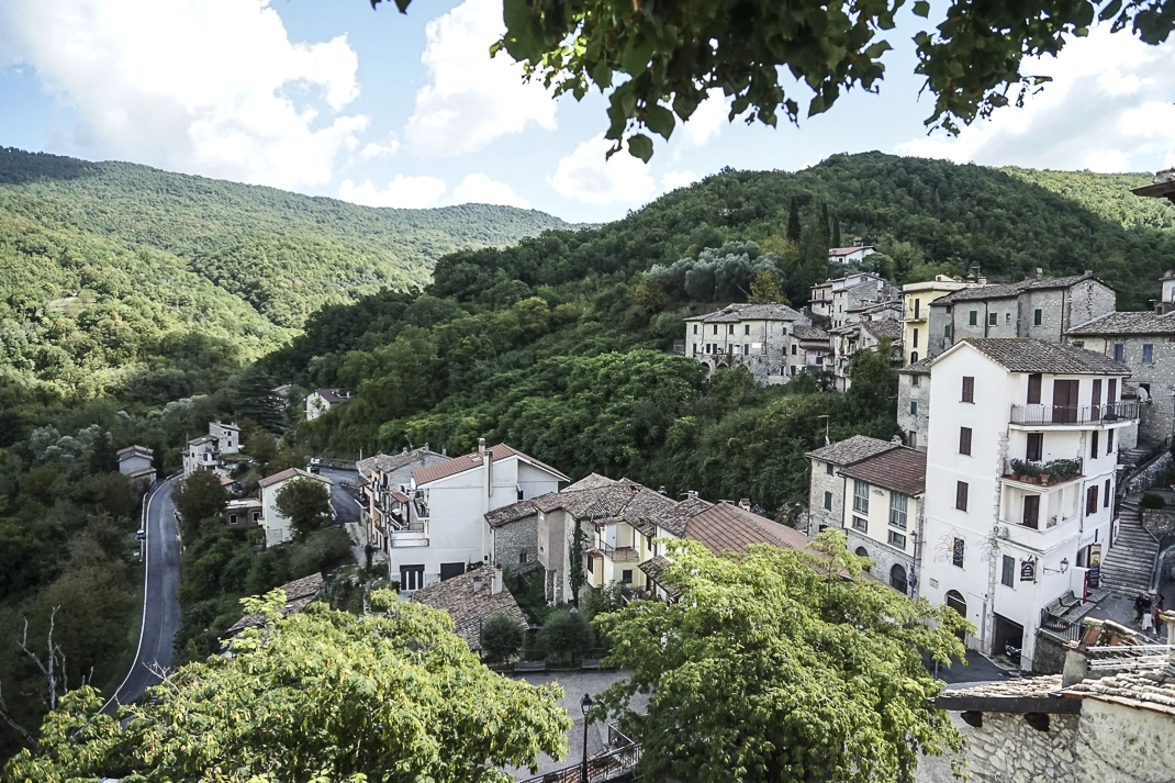panorama collinare di un paese laziale
